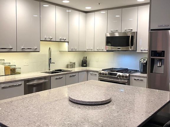 3rd image of 318 57th St Unit 212