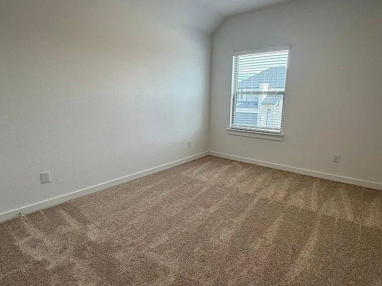 2817 Foxwood St — Photo 28