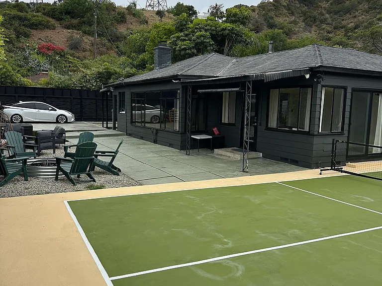 6752 Mulholland Dr — Photo 56