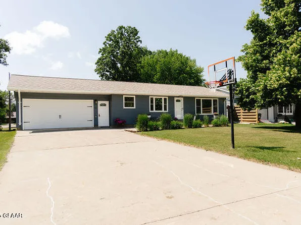 111 Bedrock Ln, Cavalier, ND 58220