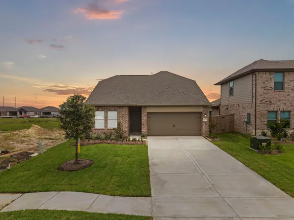 2018 Starlight St, Angleton, TX 77515