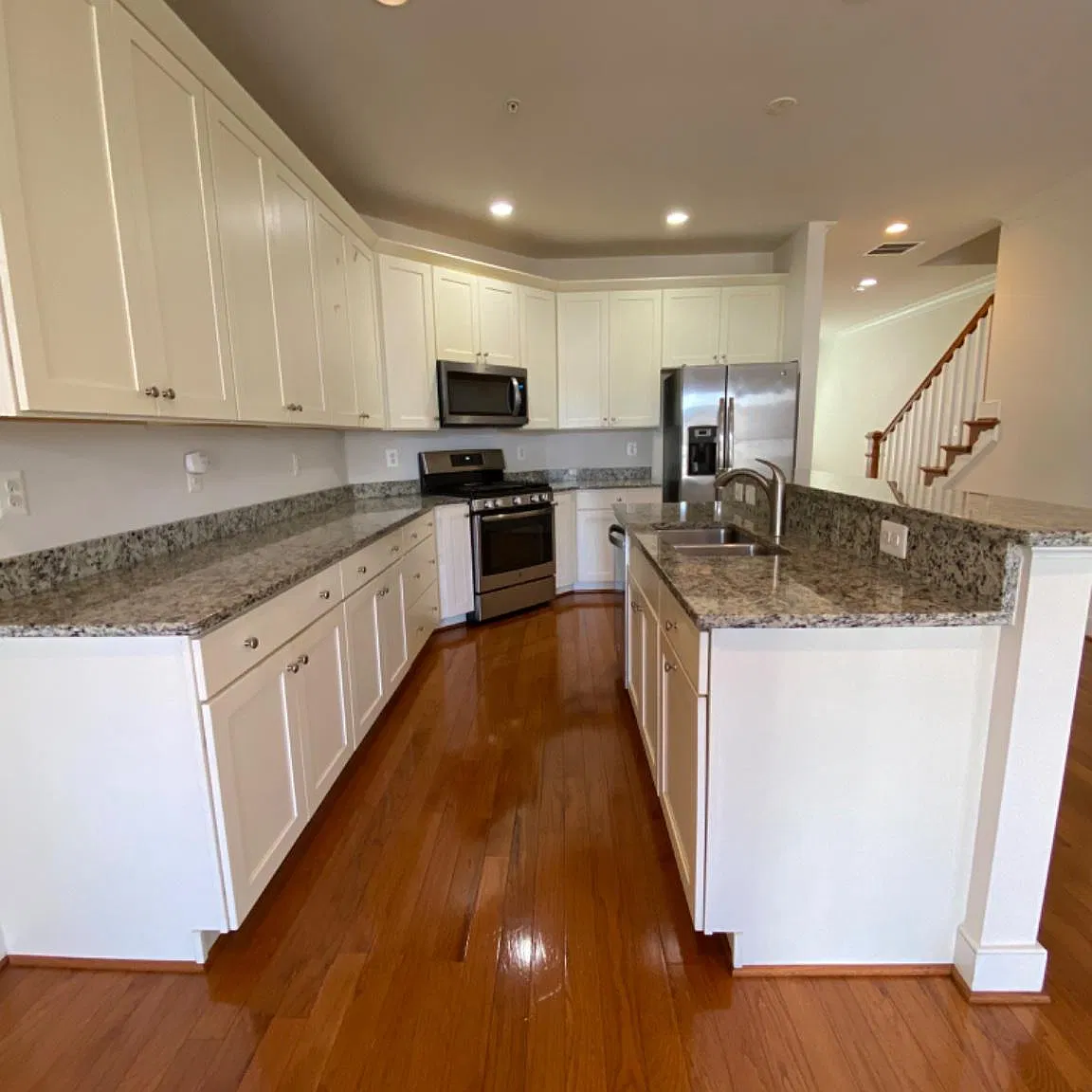 4 bed, 3.5 bath, 2603 sqft, $2,850 — Photo 2