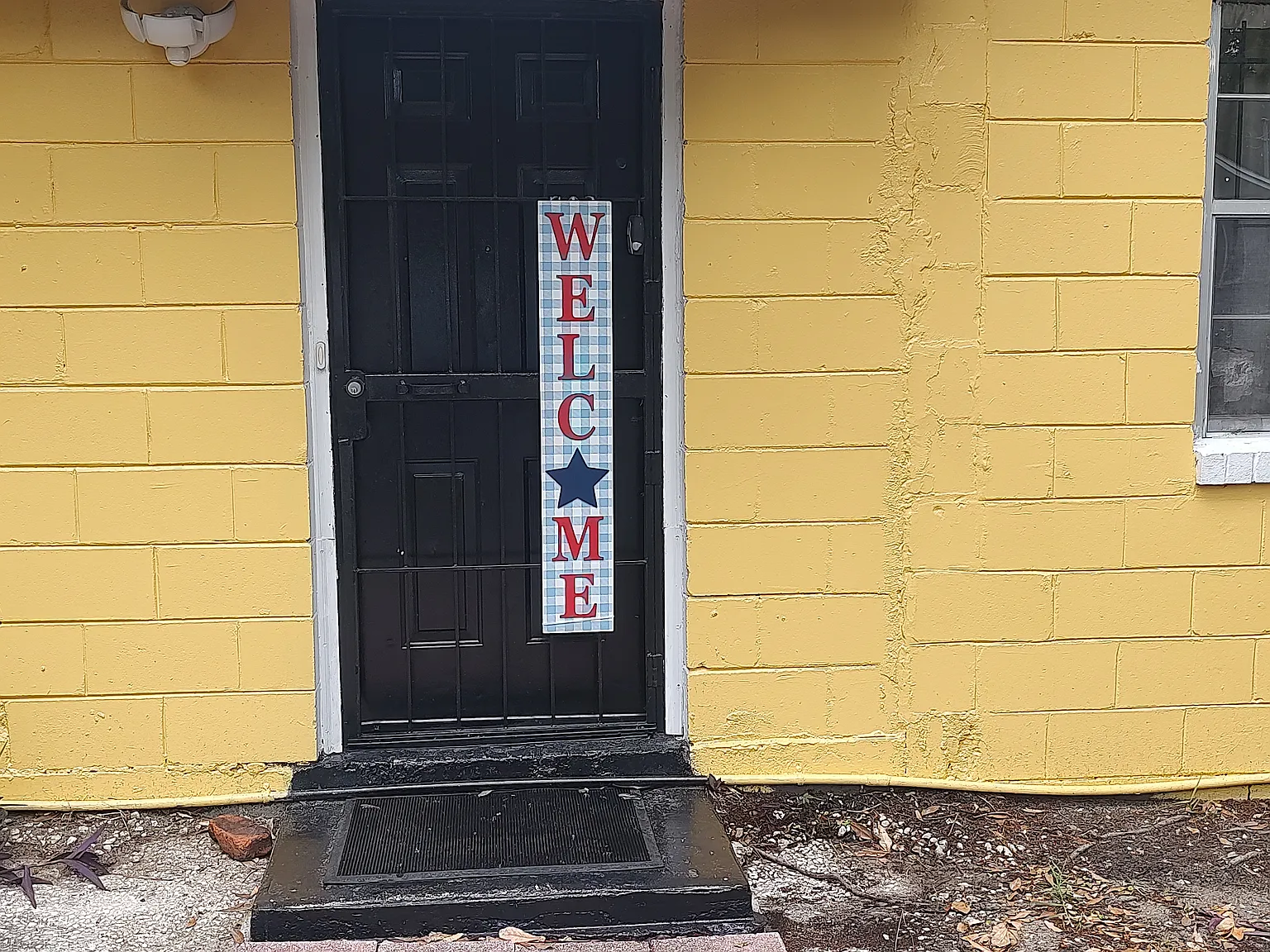 1517 Ella St — Photo 1