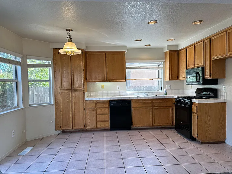 418 Kinsmill Ct — Photo 23