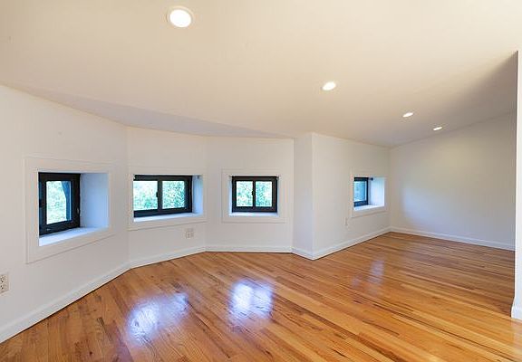 3rd image of 928 President St APT E1