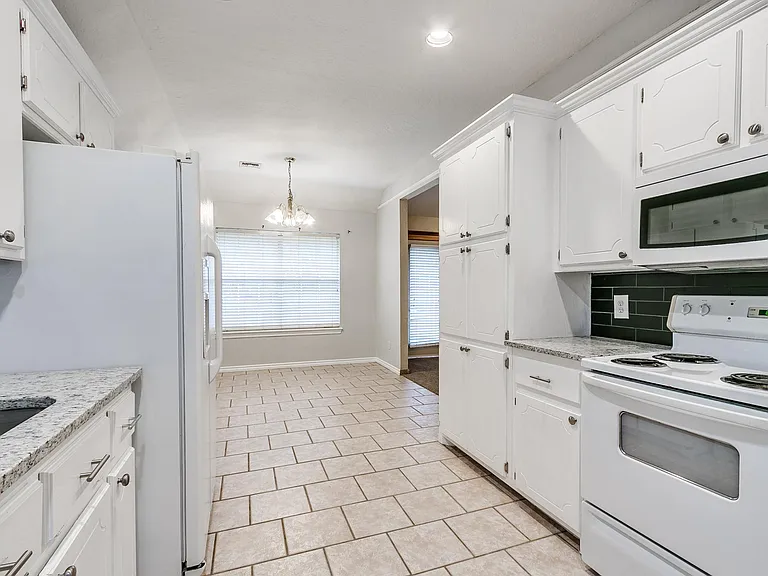 613 Katelyn Ln — Photo 35