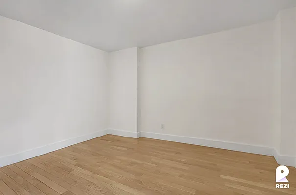 Rented by REZI | media 8