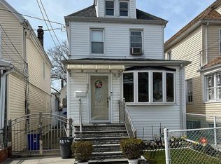 8824 202nd St, Jamaica, NY 11423