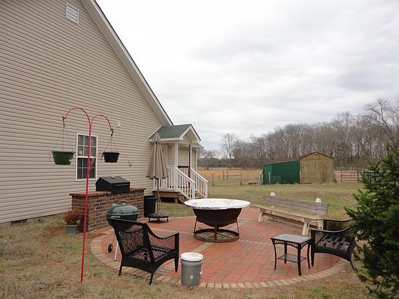 3rd image of 664 Twin Oak Dr