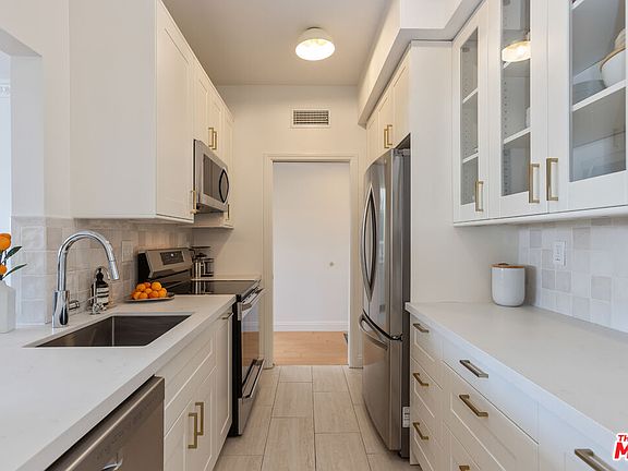 4th image of 511 San Vicente Blvd Unit 306