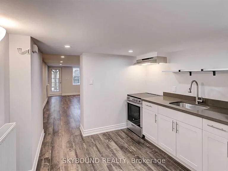 134 Glenwood Cres #2 — Photo 4