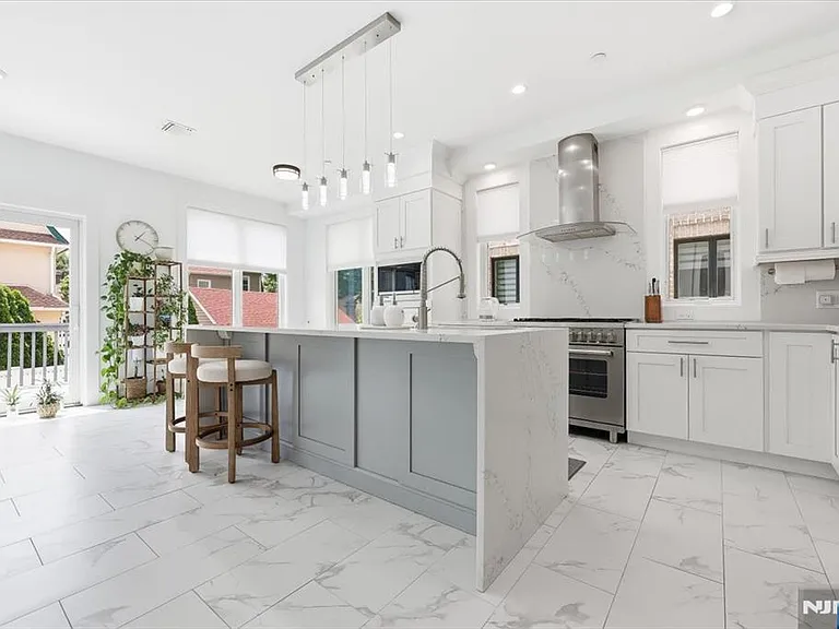 30 Lafayette Ave — Photo 9