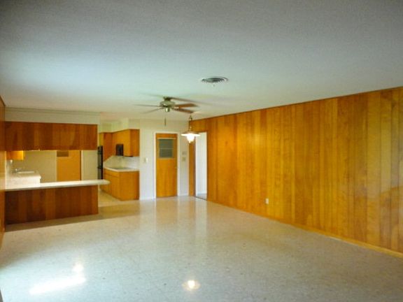 3rd image of 1419 Larkspur Ave