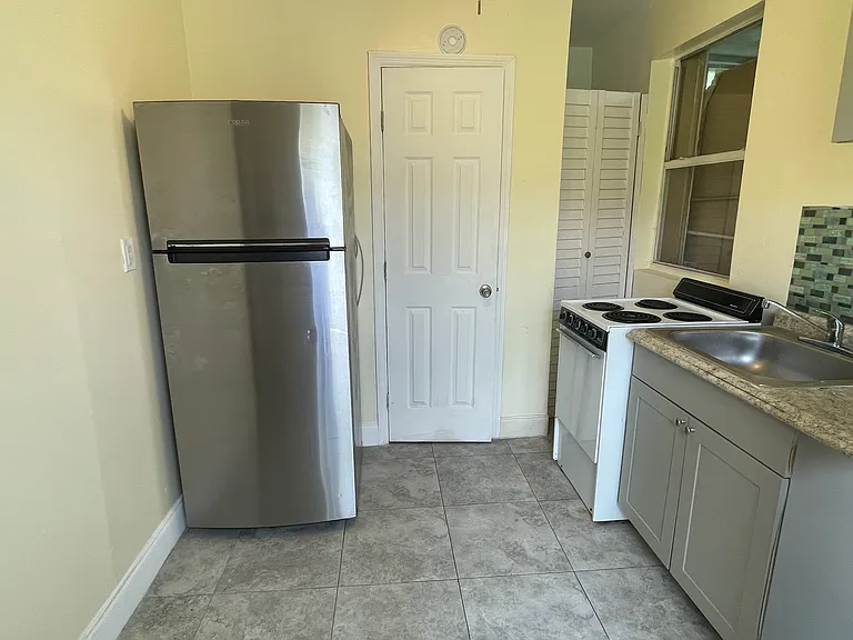115 NE 192nd St #A — Photo 7