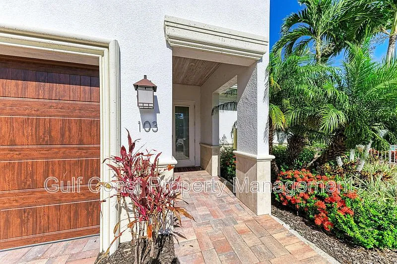 3 bed, 2.0 bath, 2562 sqft, $3,300 — Photo 3