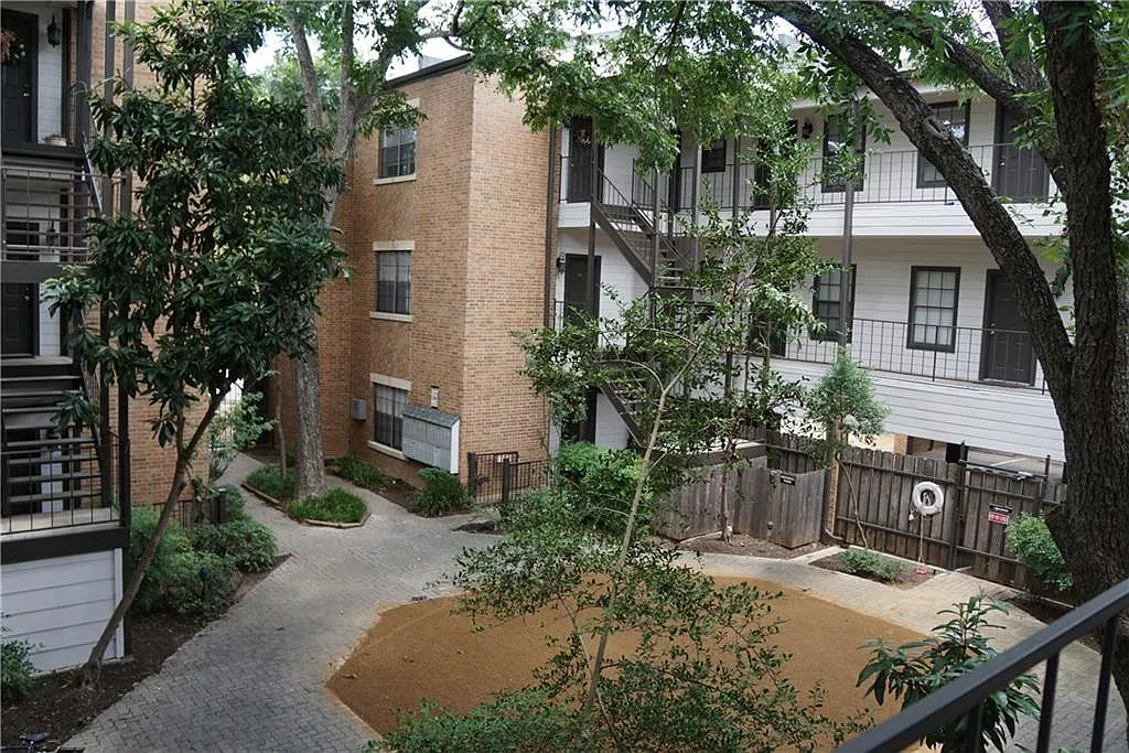 Building Photo - 203 E 31st St #103