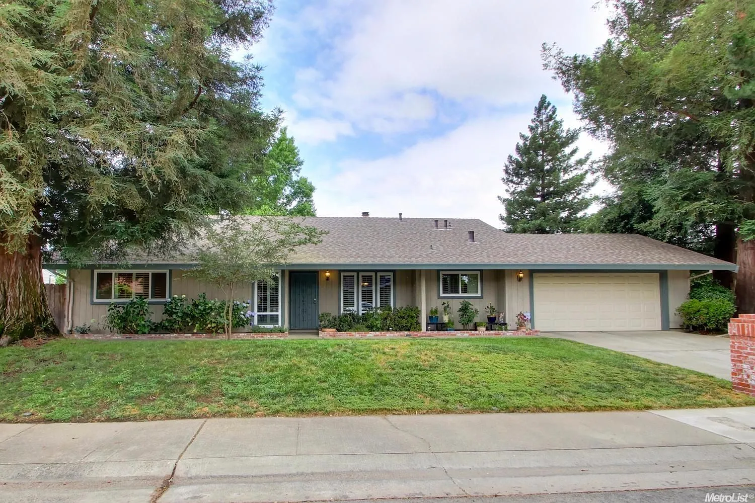 2 Meadowmont Ct photo 1
