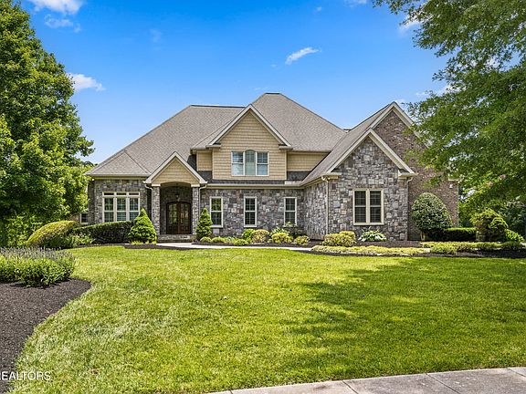 3rd image of 615 Gwinhurst Rd