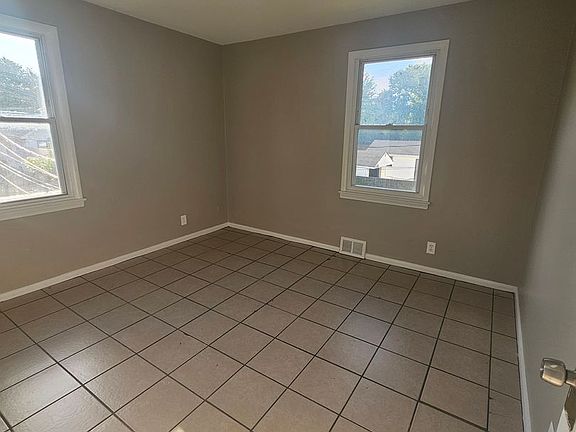 5th image of 5073-5075 N 46th St