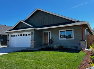 1541 SW Raydean Dr, Grants Pass, OR 97527