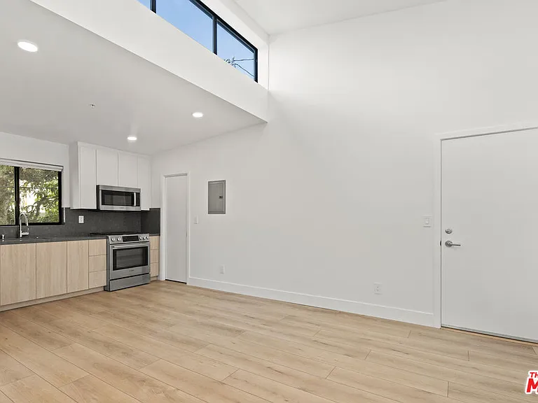 2918 3rd St #6 — Photo 5