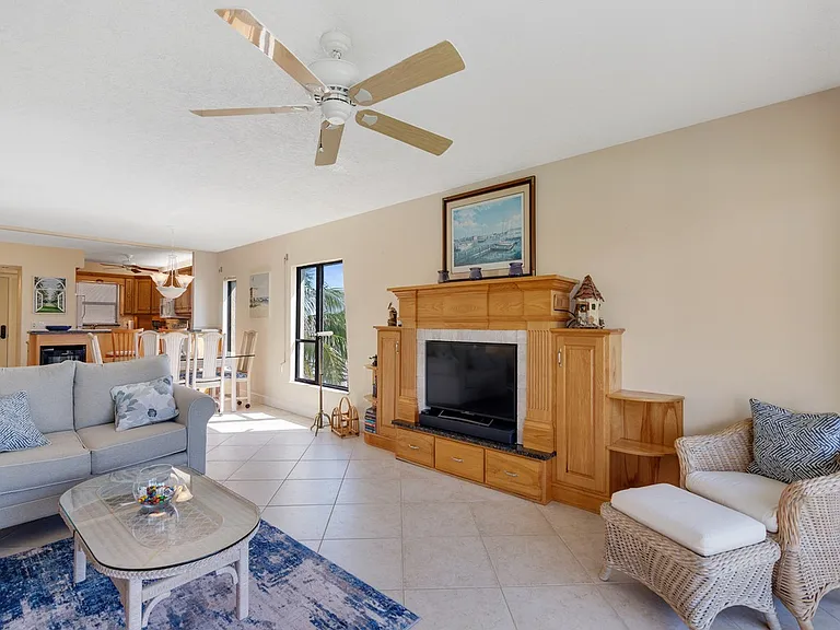3939 Ocean Dr #401B — Photo 6