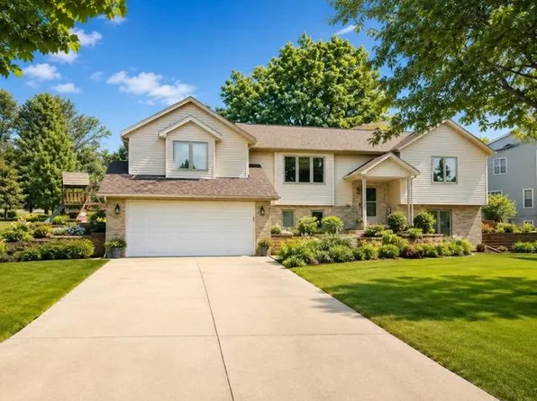 10864 Blue Mountain Ave, Blue Mounds, WI 53517