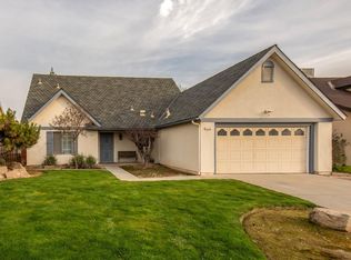 2132 E Cromwell Ave, Fresno, CA 93720