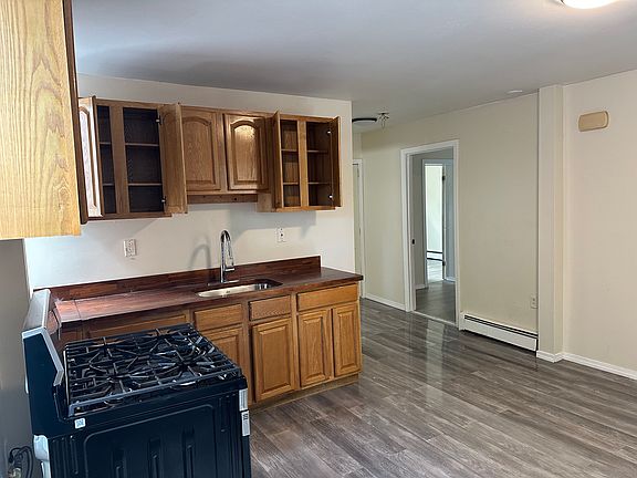 4th image of 596 Zion St