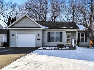 121 McKendree Dr, Rochester, NY 14616