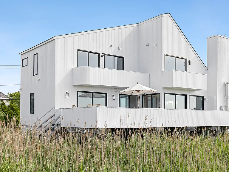 88 Dune Rd — Photo 2