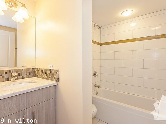 3rd image of 3709 N Wilton Ave #1523