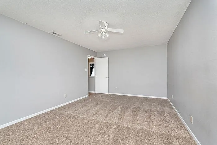 1943 Dutch Elm Dr — Photo 20
