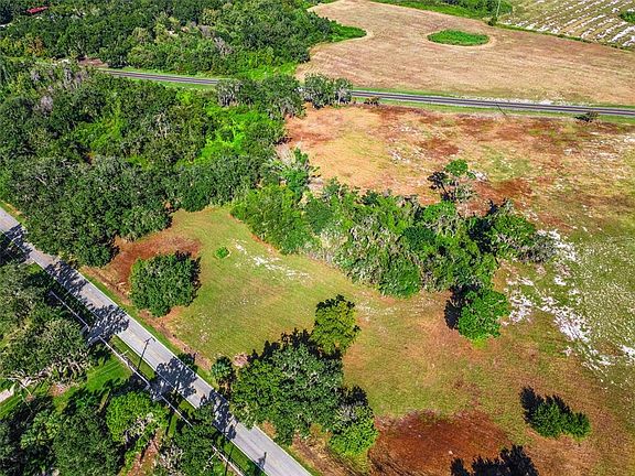 2nd image of 742 N LAKE REEDY BOULEVARD