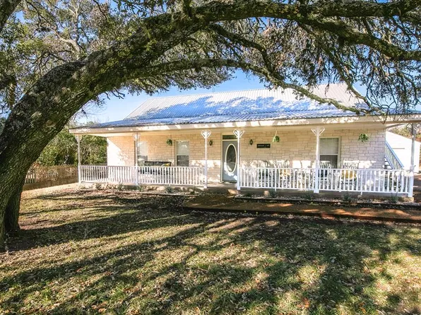 1002 Avenue D, Fredericksburg, TX 78624