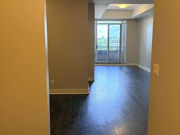 150 Main St W #504 — Photo 3
