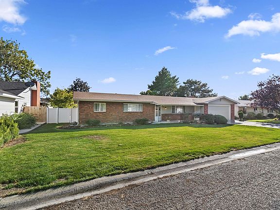 3rd image of 907 Winther Blvd