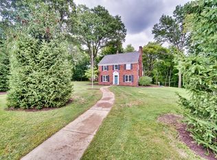 7769 Columbia Rd, Olmsted Falls, OH 44138