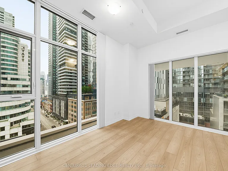 400 King St W #908 — Photo 18