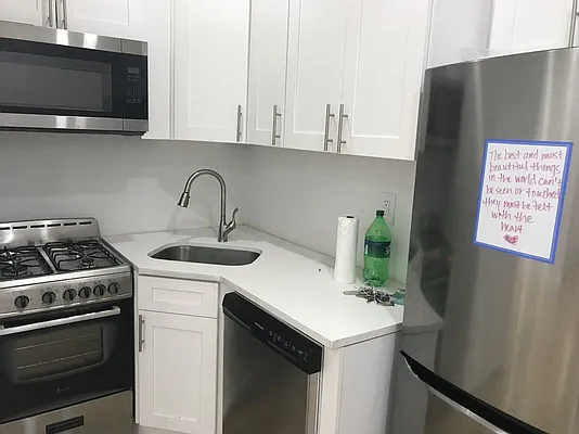 Rented by Tapiro Realty | media 48