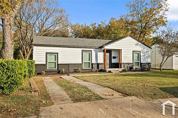 436 Carver St — Photo 3
