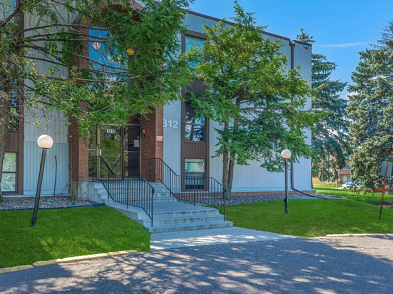 Holiday Acres Apartments — Photo 19
