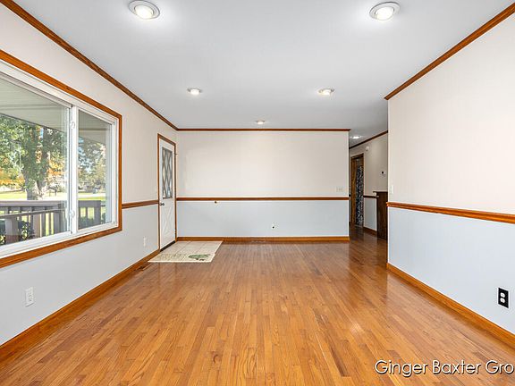 2nd image of 338 Cleveland St W