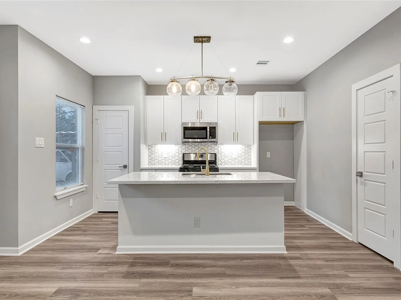 3 bed, 2.0 bath, 1277 sqft, $2,250 — Photo 3