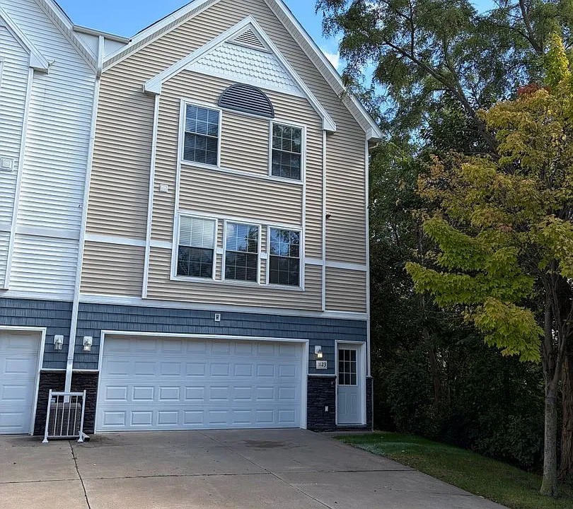 1123 SE Village View Ln