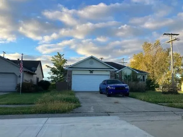 2121 Winfield Park Dr, Greenfield, IN 46140