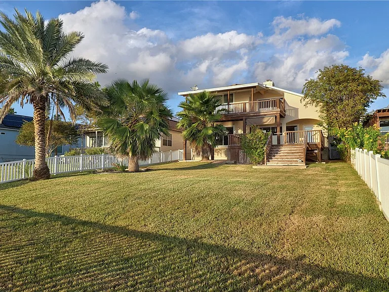 1343 Bayview Dr — Photo 38