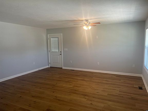 5th image of 129 Hassell Dr