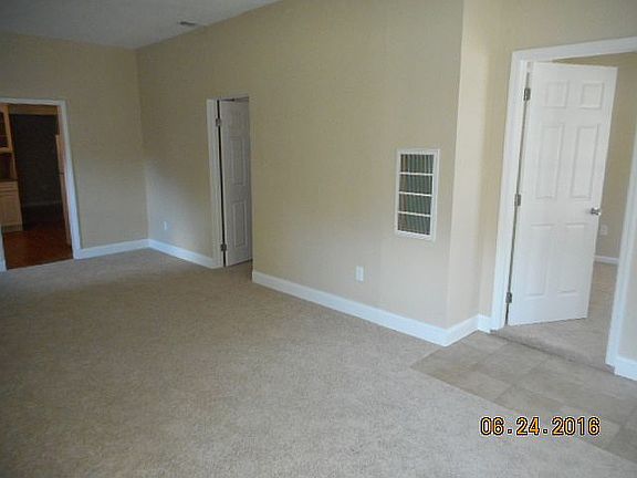 5th image of 326 E Kentucky Ave
