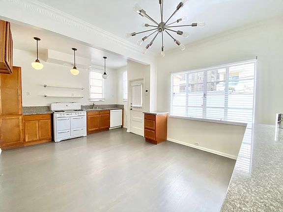 4th image of 1441 1/2 N Hayworth Ave